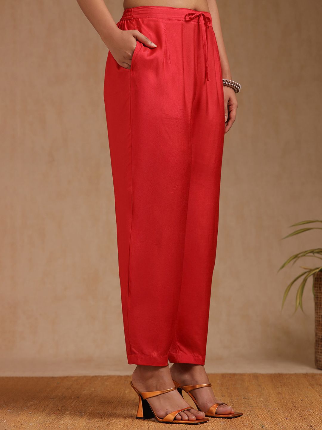 Dhiyona SO Women's Women Floral Printed Regular Zardozi Chanderi Cotton Kurta with Trousers & Dupatta