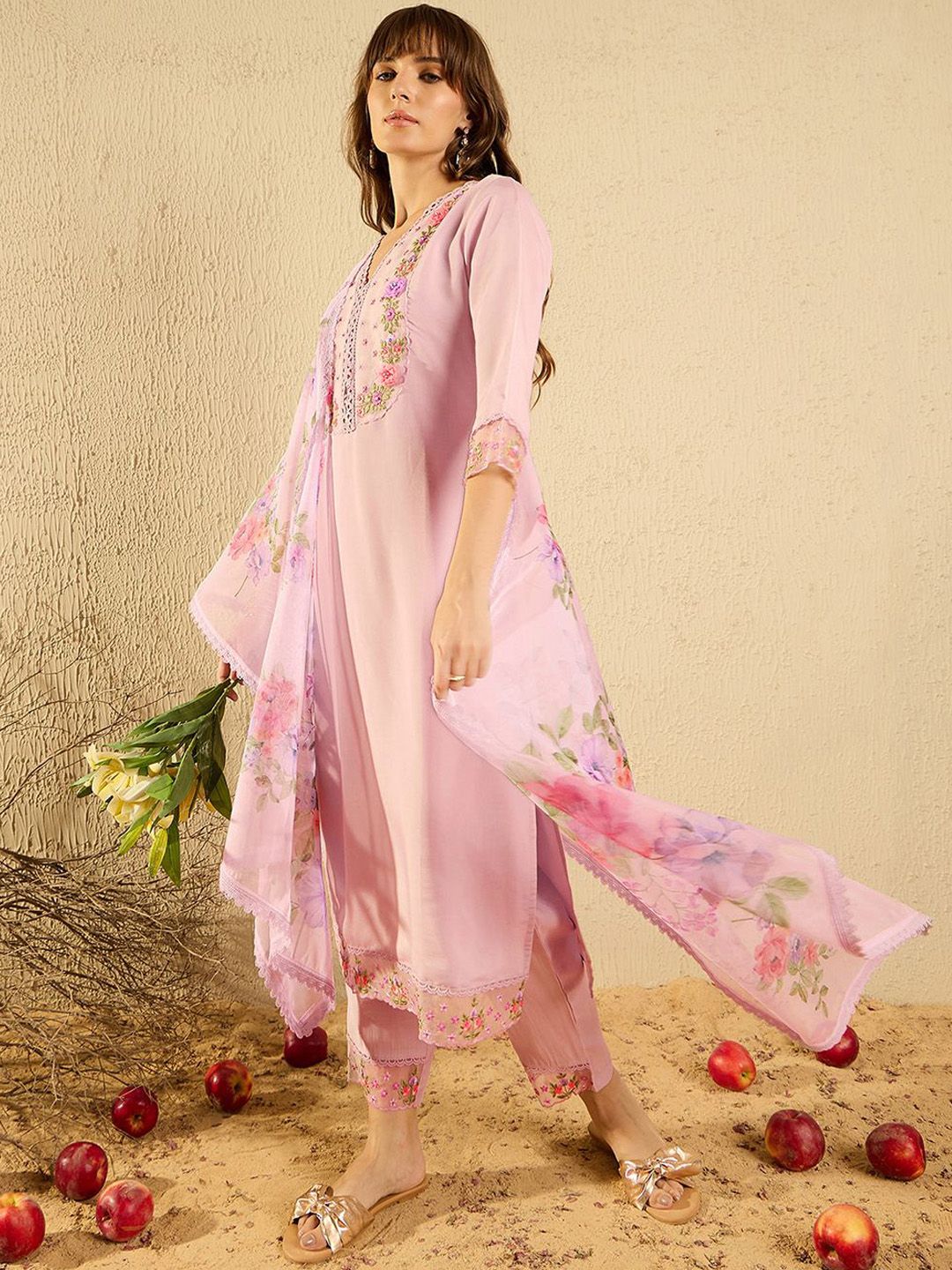 Women Floral Embroidered Regular Thread Work Kurta with Trousers & With Dupatta