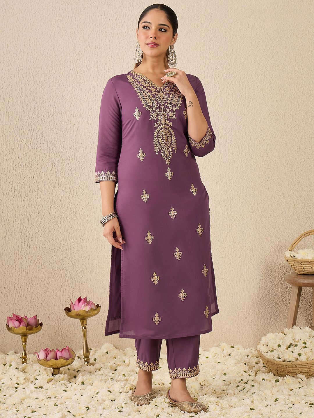 Dhiyona IE Women's Ethnic Motifs Embroidered Thread Work Straight Kurta With Trousers & Dupatta