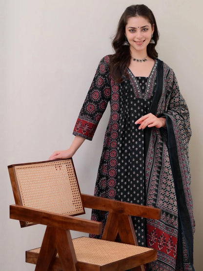 Dhiyona KL Women Floral Printed Anarkali Kurta With Palazzos And Dupatta