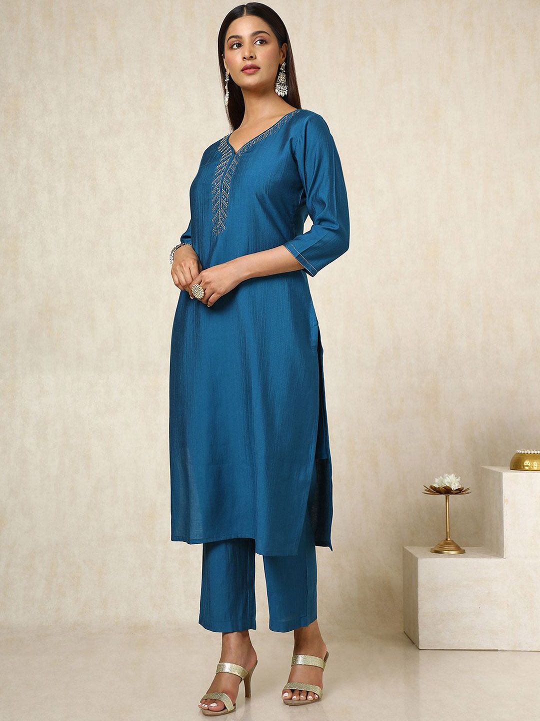 Dhiyona SO Women's Floral Yoke Design Sweetheart Neck Beads Work Straight Kurta With Trouser