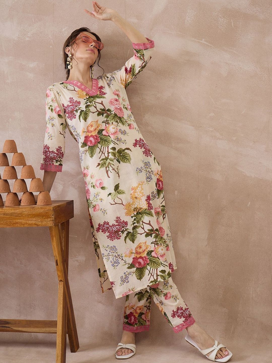 Dhiyona IE Women Floral Printed Regular Pure Cotton Kurta with Trousers