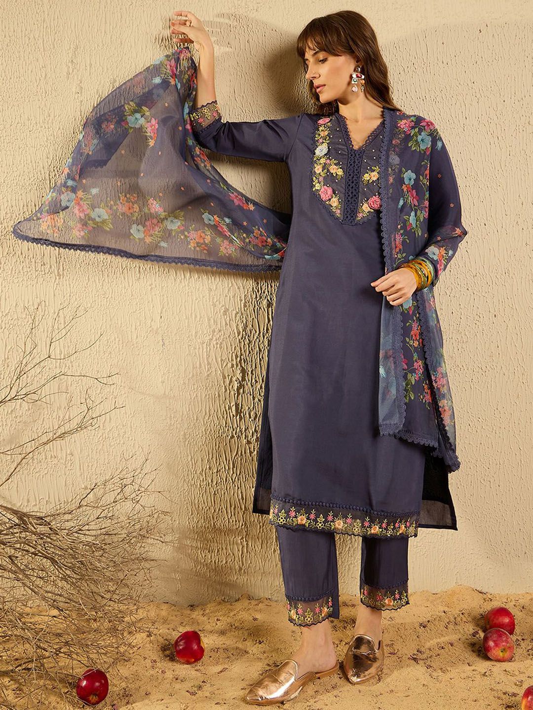Dhiyona IE Women Floral Embroidered Regular Thread Work Kurta with Trousers & With Dupatta