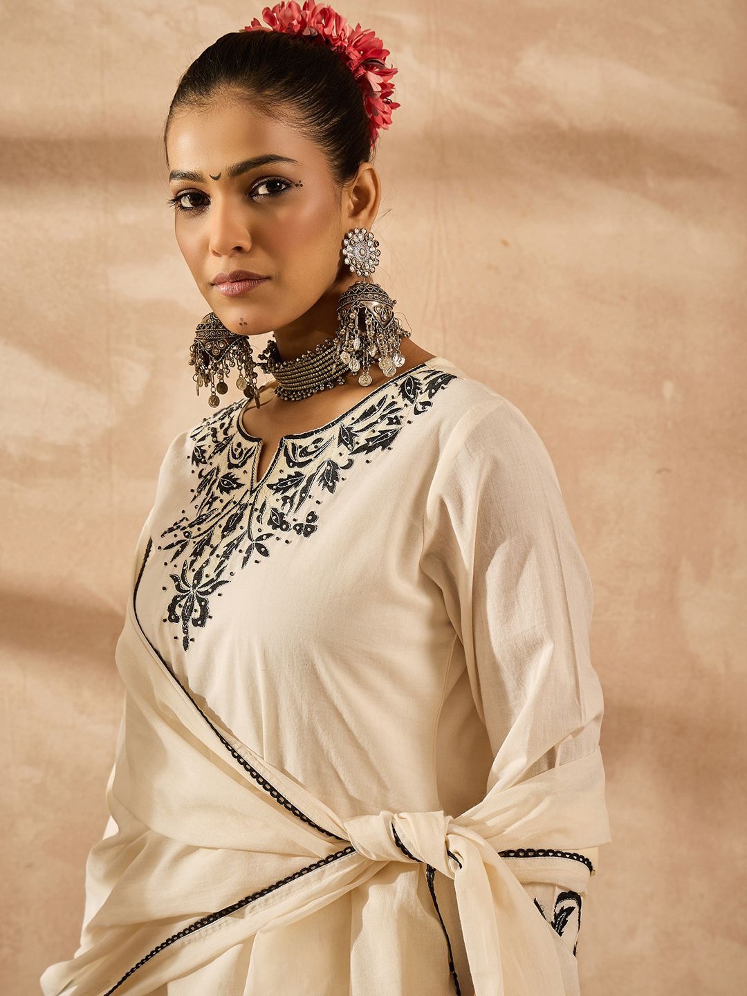 Dhiyona IE Women Ethnic Motifs Embroidered Regular Thread Work Pure Cotton Kurta with Trousers & With Dupatta