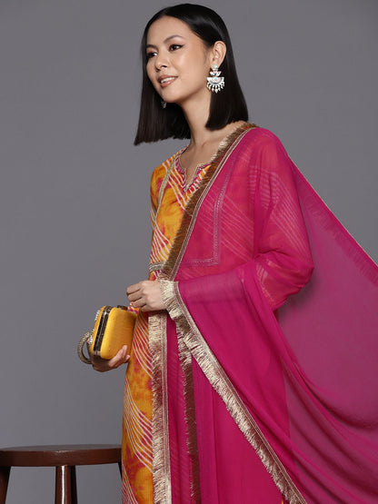 Dhiyona VA Women's Leheriya Printed Straight Kurta with Trousers & Dupatta