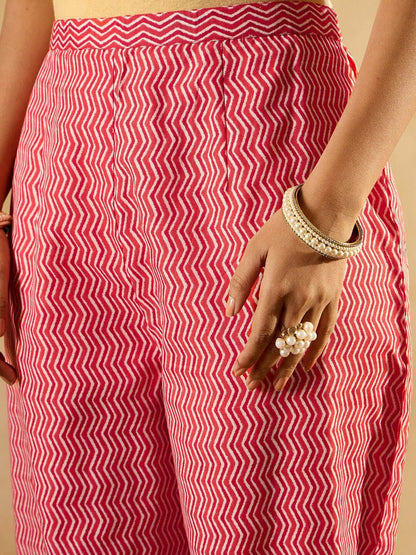 Dhiyona IE Red Floral Printed V-Neck Thread Work Straight Kurta With Trousers & Dupatta