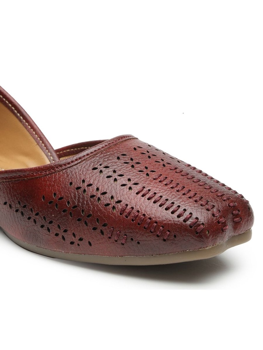 Dhiyona AK Women Solid Ballerinas Flats