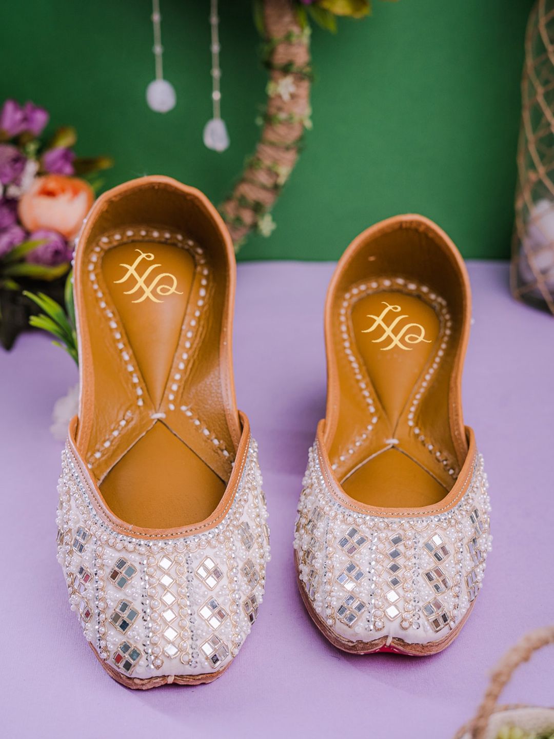 Dhiyona HOP Embroidered Mojaris