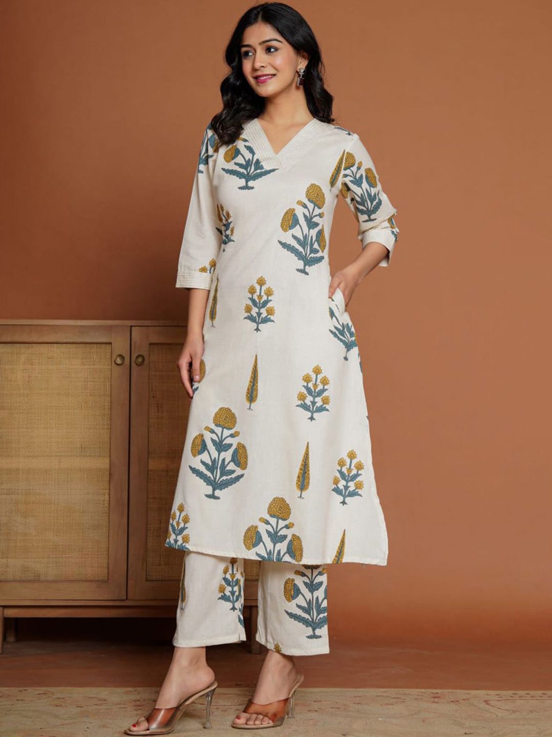 Dhiyona IE Women Floral Printed Regular Pure Cotton Kurta with Palazzos