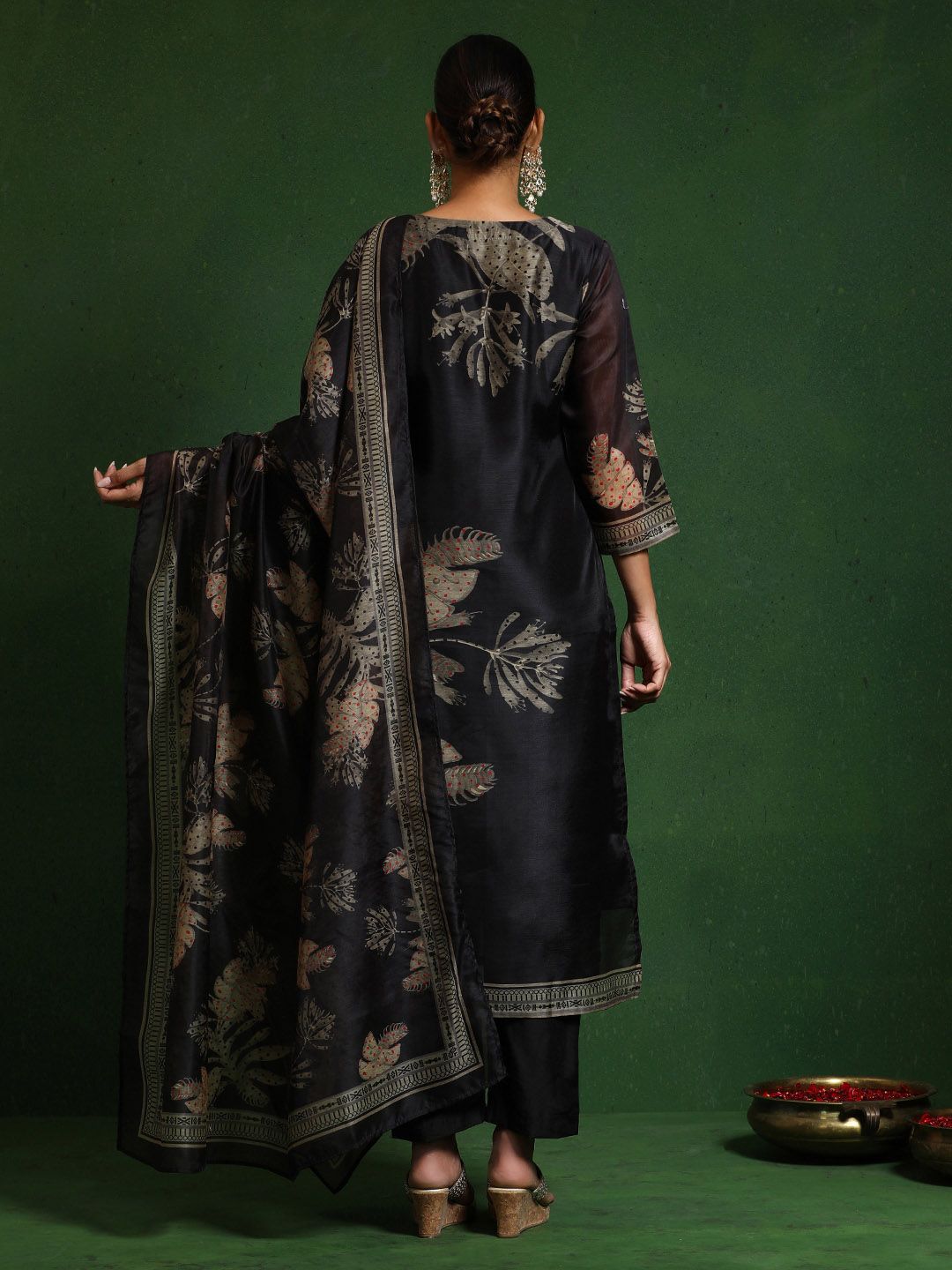 Dhiyona VA Women'sFloral Embroidered Thread Work Chanderi Silk Kurta with Trousers & Dupatta