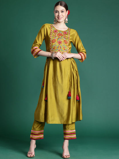 Floral Yoke Design Thread Work Liva Kurta With Trousers