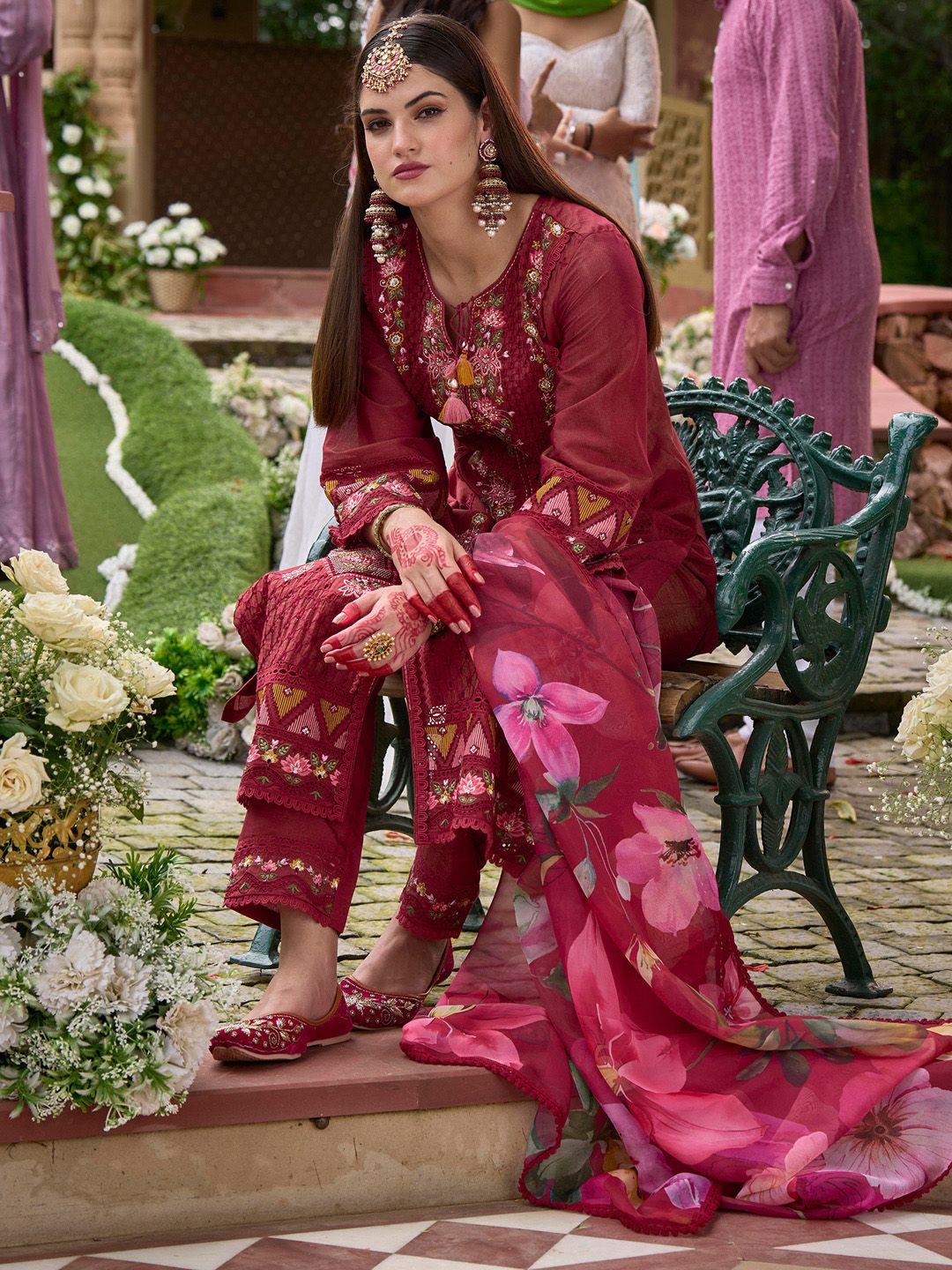 Women Floral Embroidered Regular Thread Work Kurta with Trousers & With Dupatta