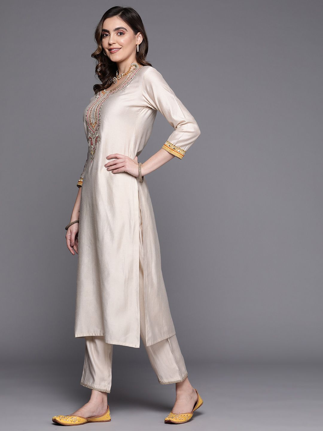 Dhiyona IE Yoke Design Liva Kurta with Trousers & With Dupatta