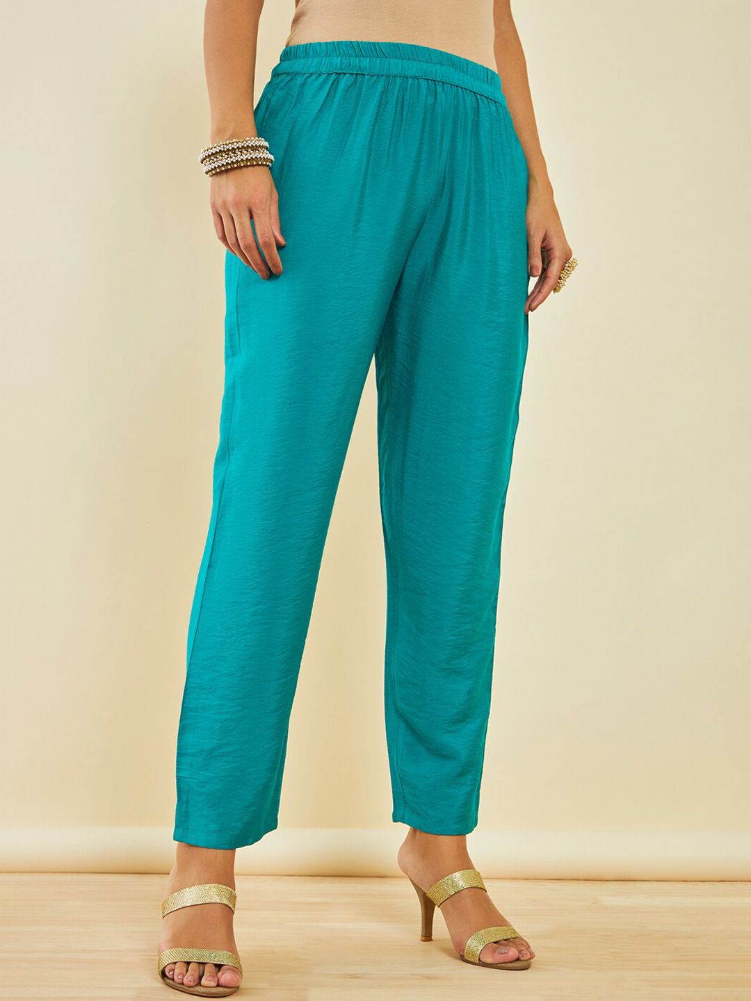 Dhiyona SO Women's Turquoise Blue Floral Printed Regular Beads and Stones Kurta With Trousers & Dupatta