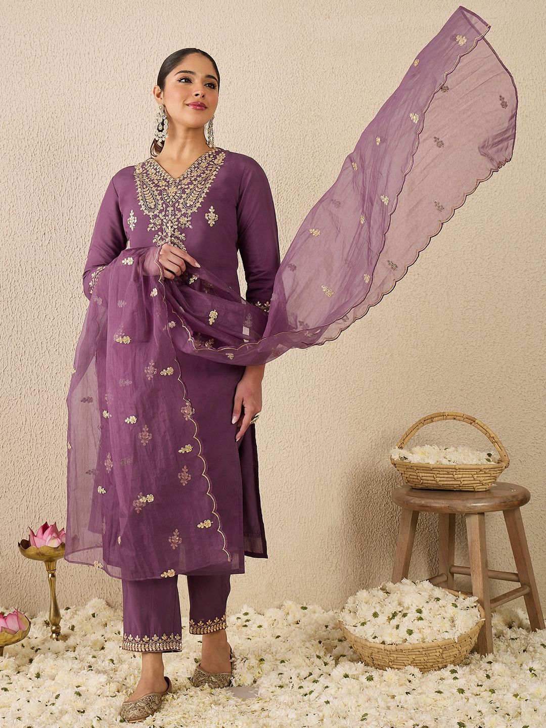 Dhiyona IE Women's Ethnic Motifs Embroidered Thread Work Straight Kurta With Trousers & Dupatta