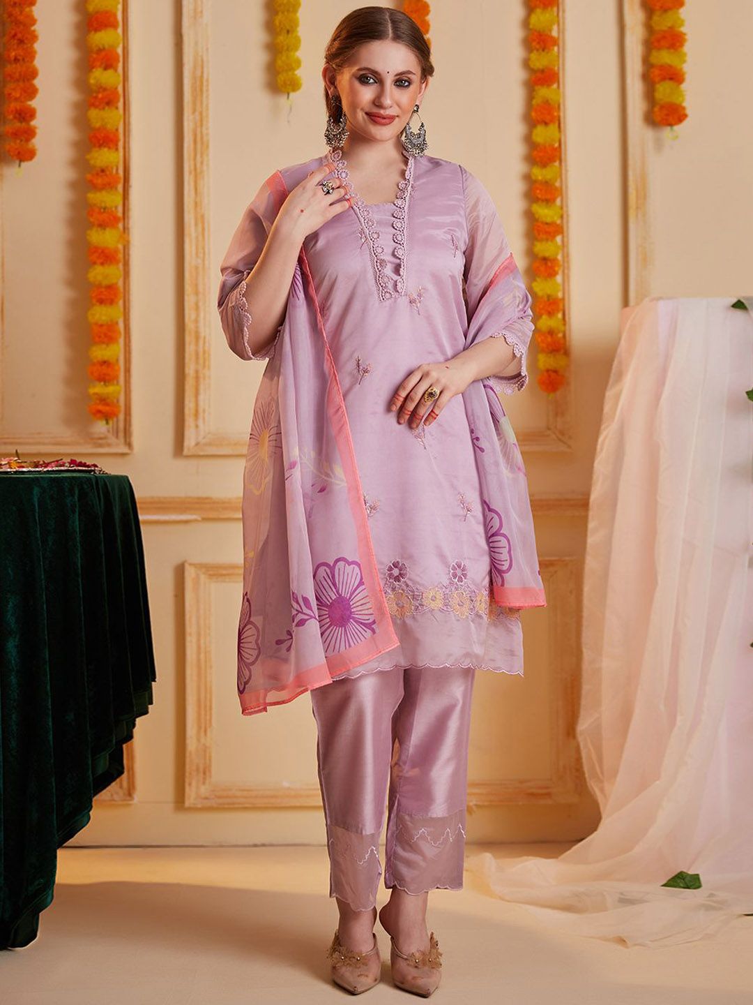 Dhiyona SN Women's Floral Embroidered Notch Neck Thread Work Straight Kurta With Trouser & Dupatta