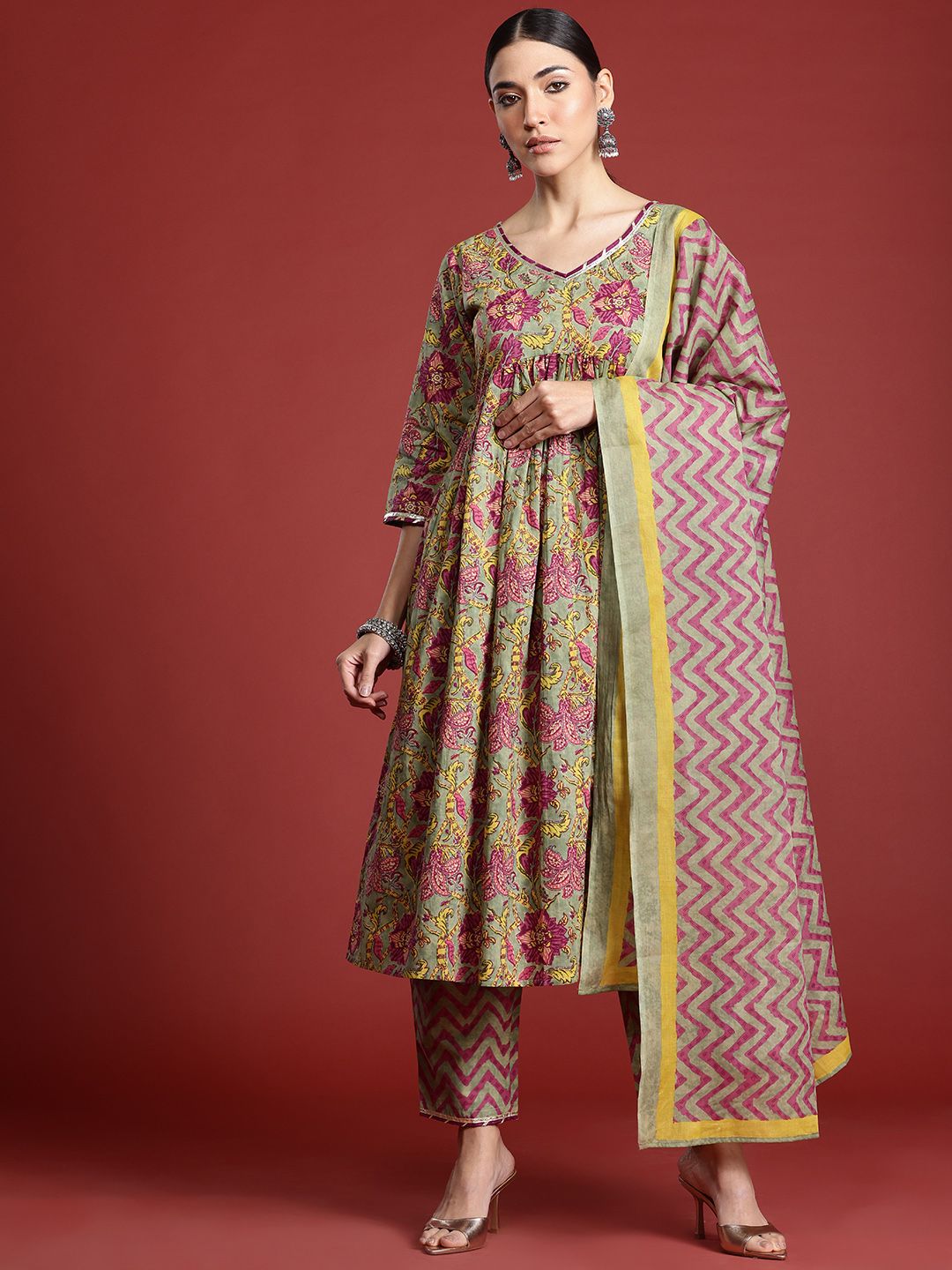 Floral Printed Pleated Pure Cotton Kurta with Trousers & With Dupatta