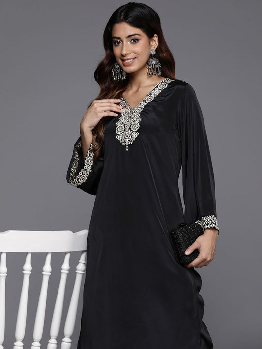 Dhiyona VA Women'sEmbroidered Mirror Work Kurta with Trousers