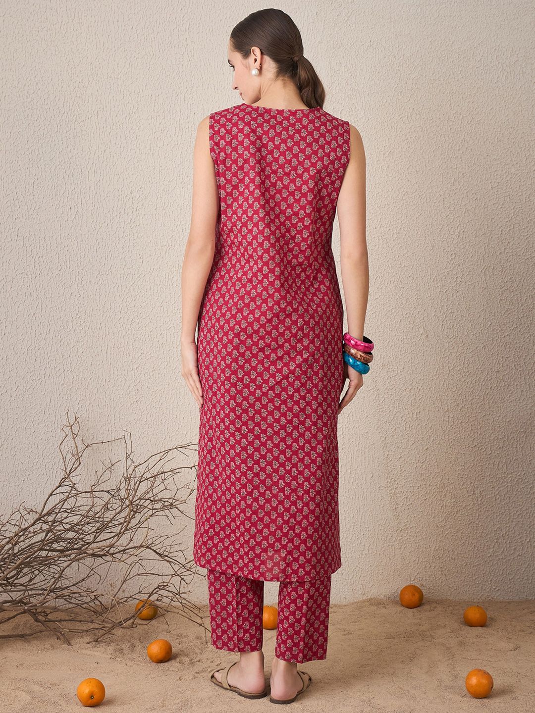 Dhiyona IE Floral Printed Pure Cotton Sleeveless V-Neck Straight Kurta With Trousers