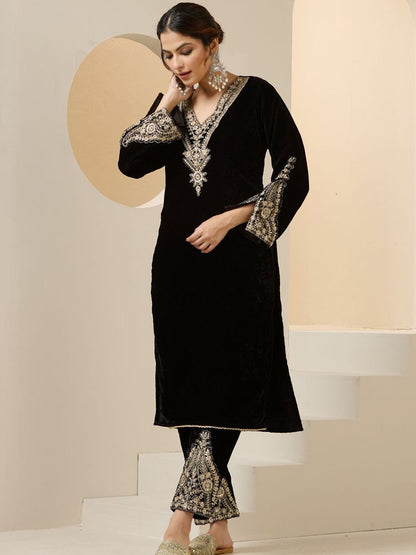 Dhiyona IS Women's Women Floral Embroidered Regular Thread Work Velvet Kurta with Trousers
