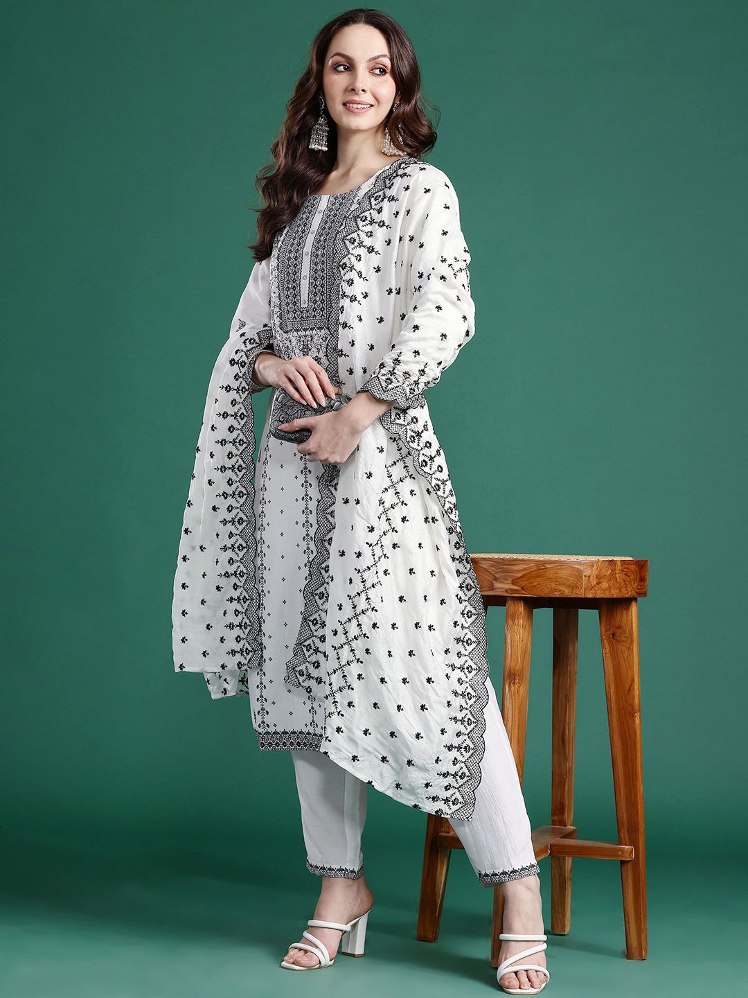 Dhiyona IE Ethnic Motifs Printed Kurta With Trousers & Dupatta