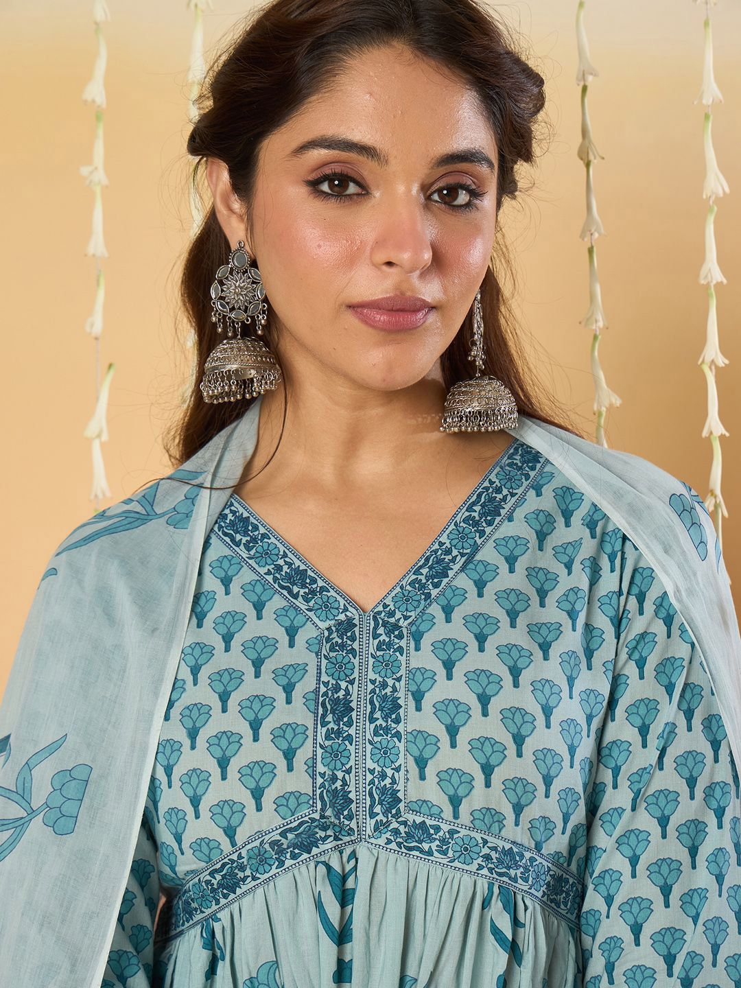 Dhiyona IE Women Floral Printed Empire Pure Cotton Kurta with Trousers & With Dupatta