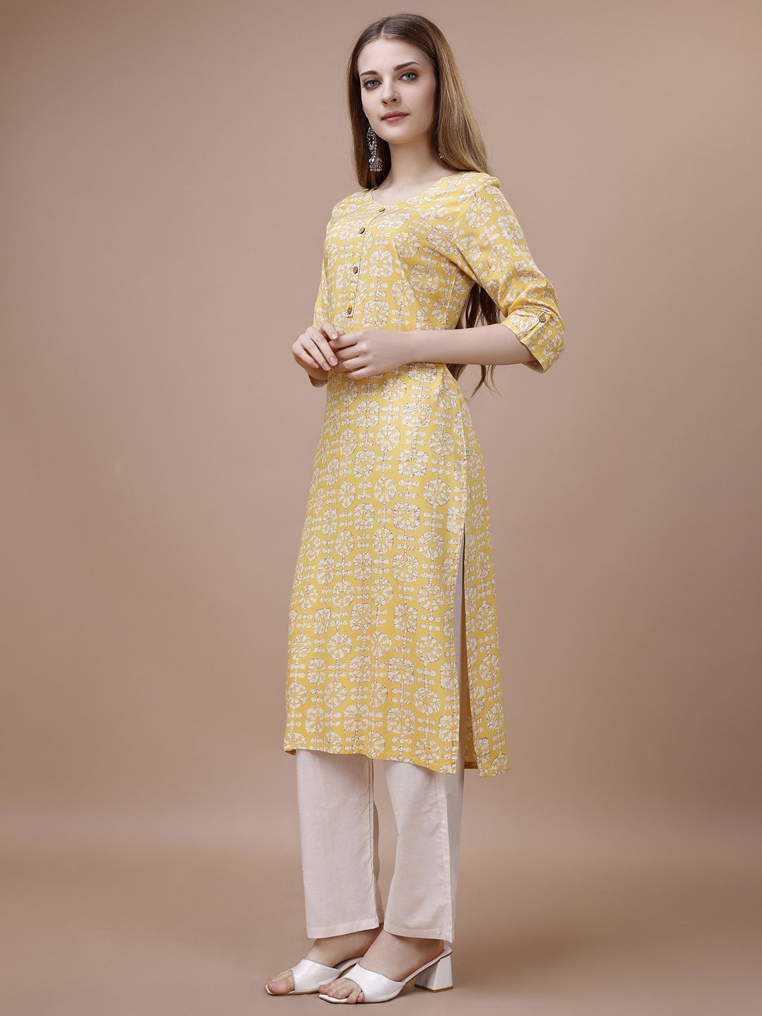 Dhiyona OD  Yellow Floral Printed Round Neck Straight Kurta
