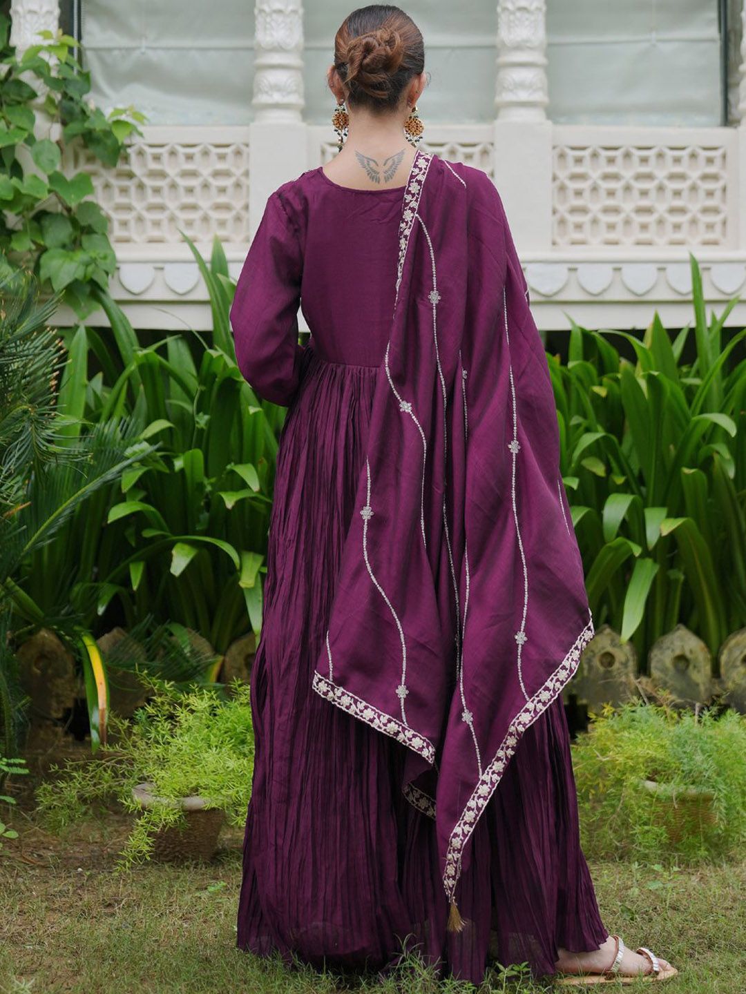 Dhiyona IE Women Floral Embroidered Pleated Kurta with Trousers & With Dupatta