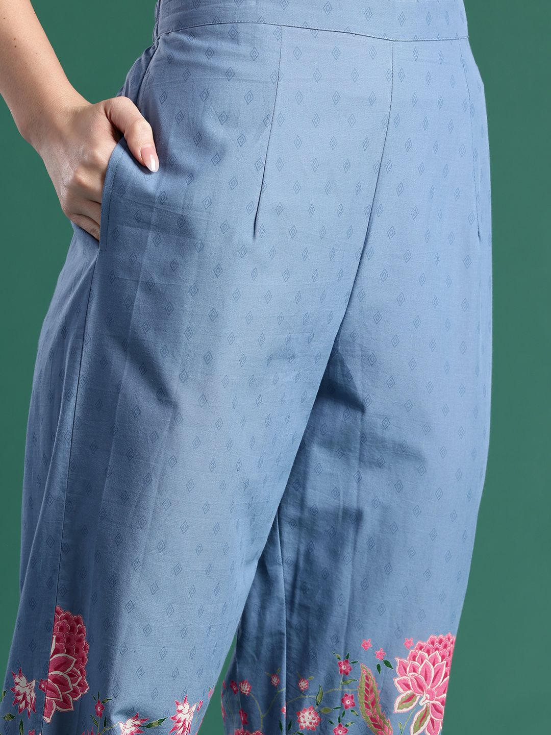 Dhiyona IE Floral Printed Regular Sequinned Pure Cotton Kurta with Trousers