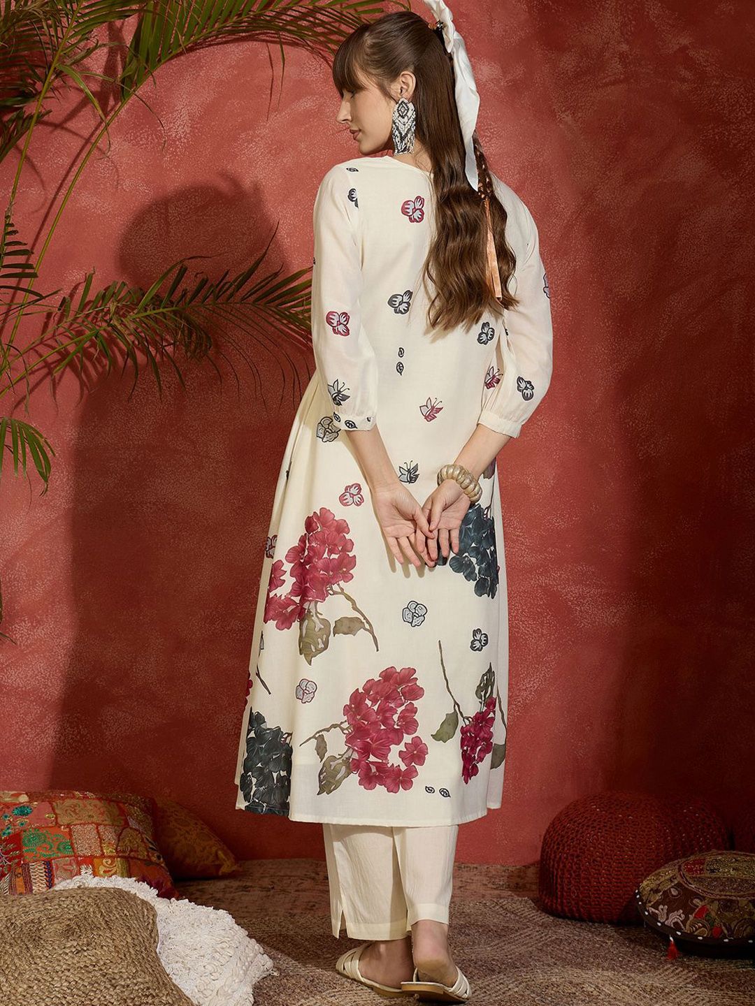 Women Floral Printed Regular Beads and Stones Pure Cotton Kurta with Trousers