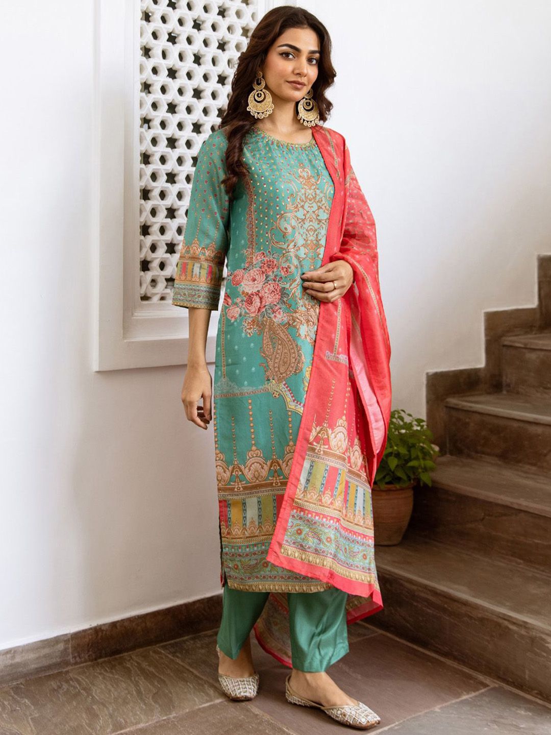 Women Floral Printed Regular Beads and Stones Kurta with Trousers & With Dupatta