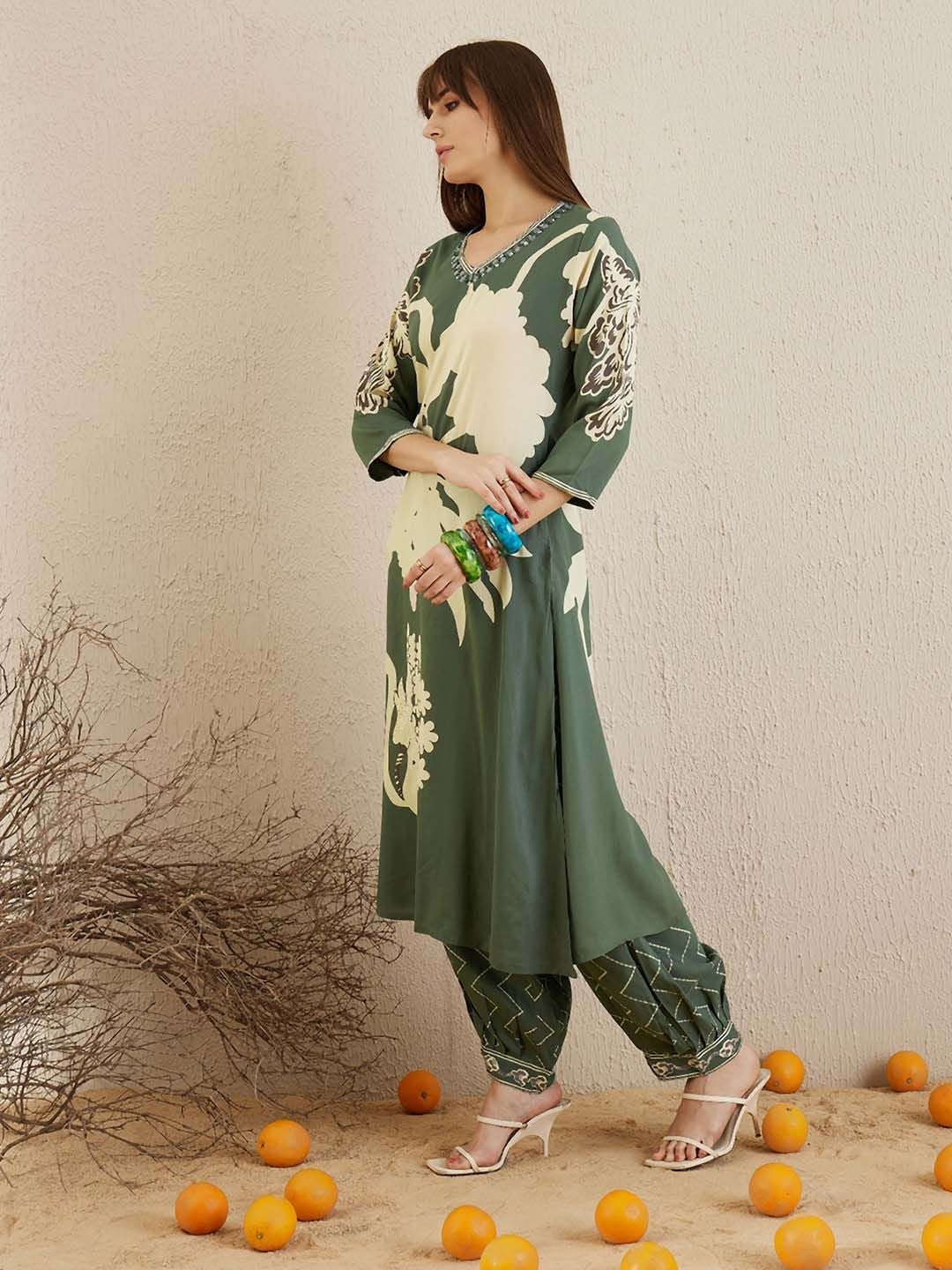 Dhiyona IE Green Floral Printed Sequinned V-Neck Straight Kurta With Salwar