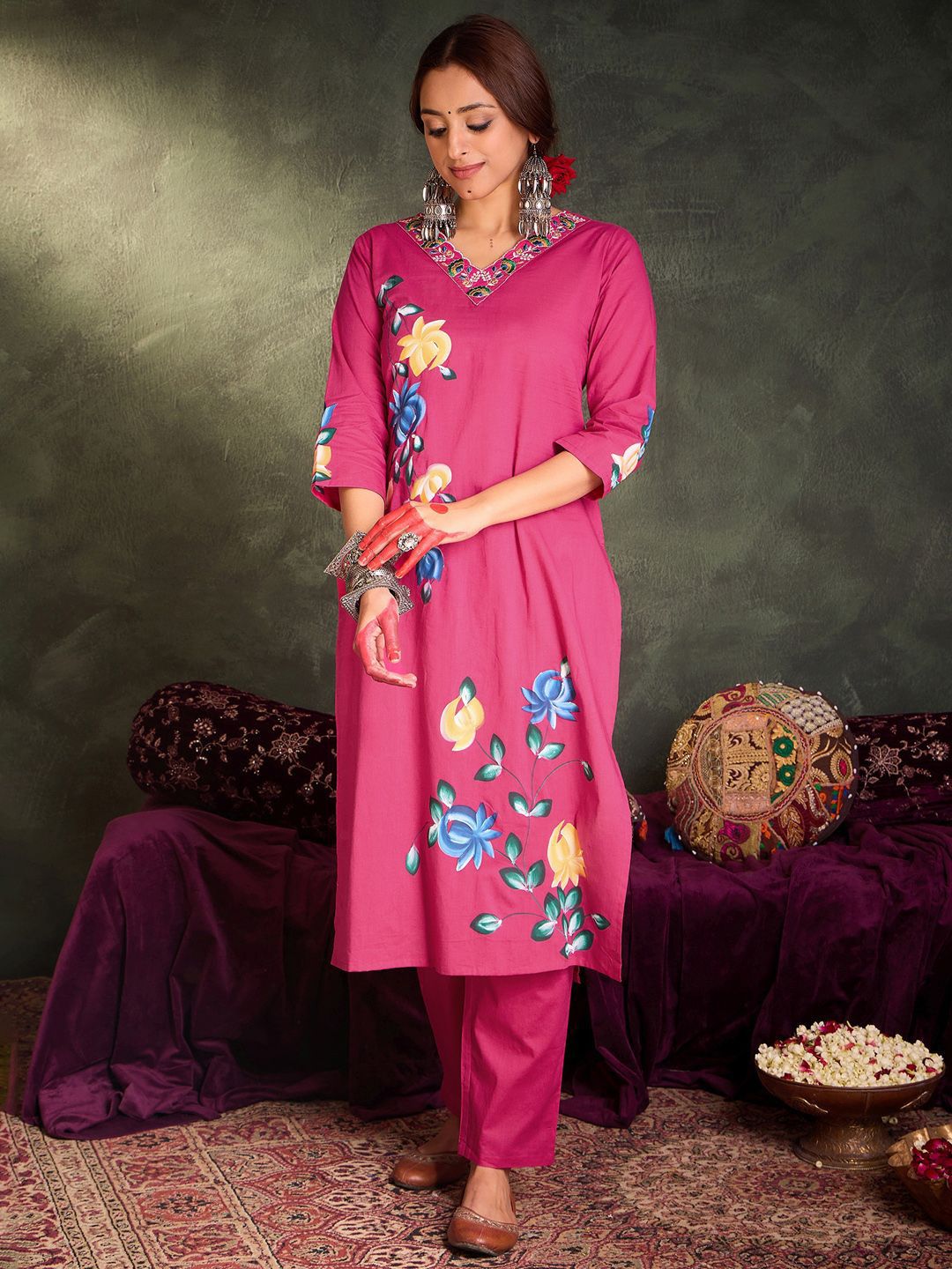 Dhiyona IE Women Floral Embroidered Regular Thread Work Pure Cotton Kurta