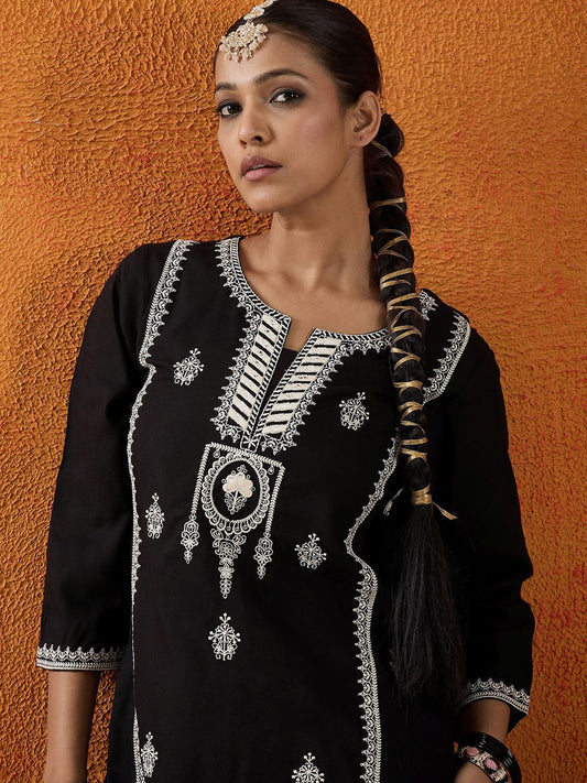 Dhiyona IE Floral Embroidered Notch Neck Thread Work Straight Kurta With Trousers