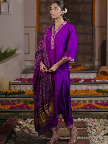 Dhiyona IE Floral Embroidered Thread Work Liva Straight Kurta With Trousers & Dupatta