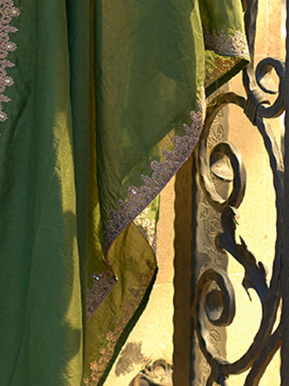 Ethnic Motifs Embroidered Regular Thread Work Straight Kurta Set