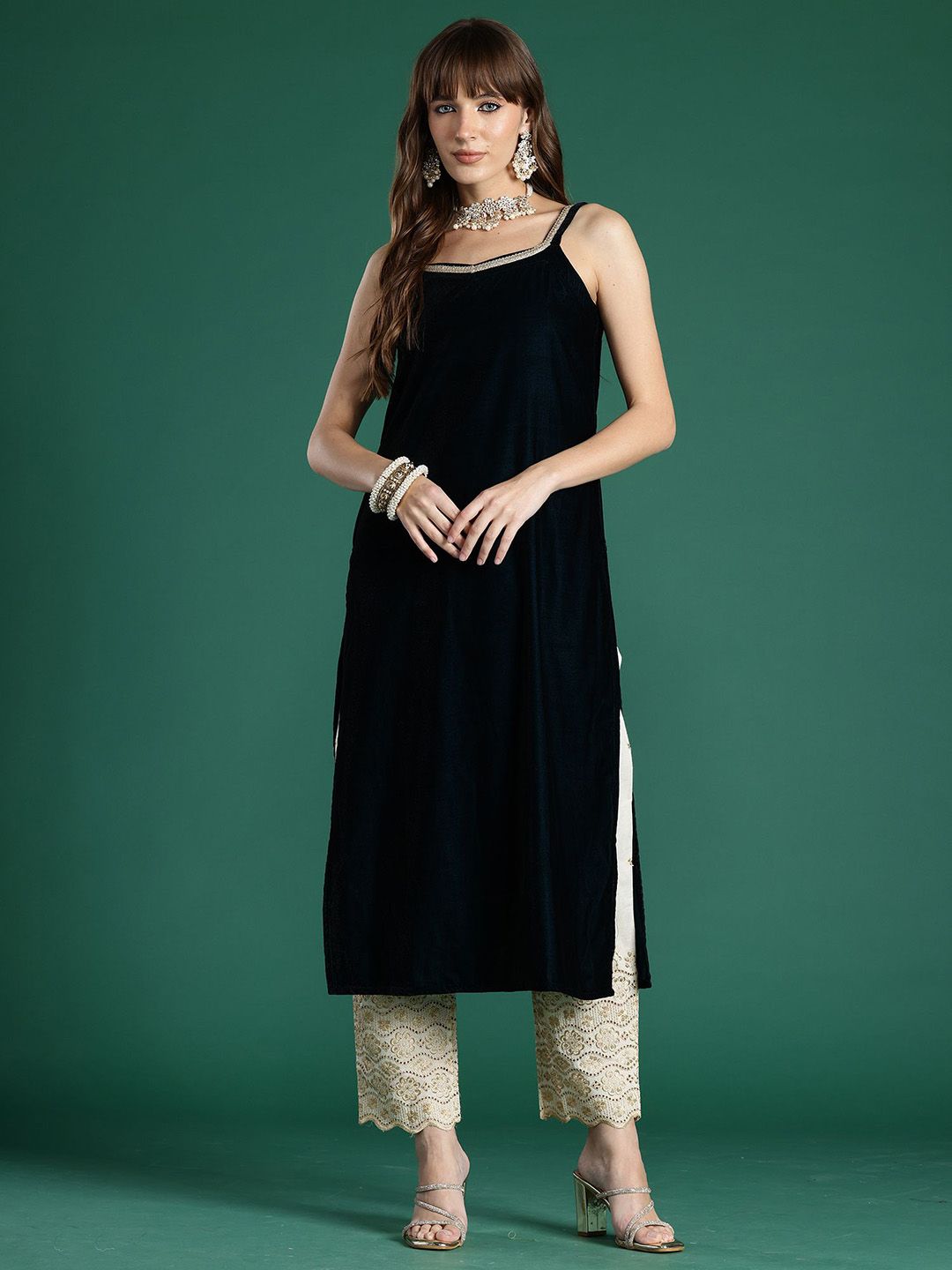 Dhiyona IE Sequinned Shoulder Straps Velvet Kurta