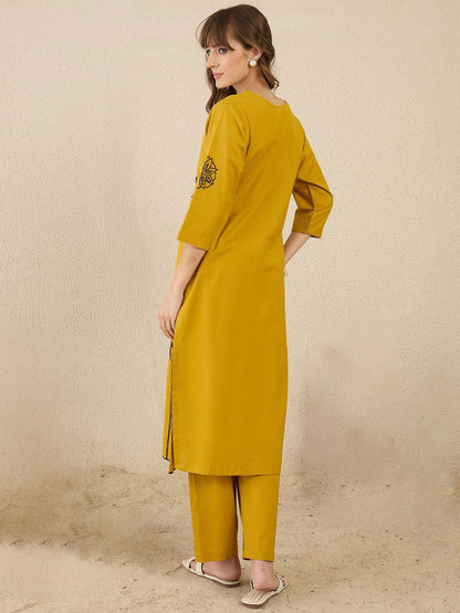 Floral Embroidered Round Neck Thread Work Pure Cotton Straight Kurta & Trousers