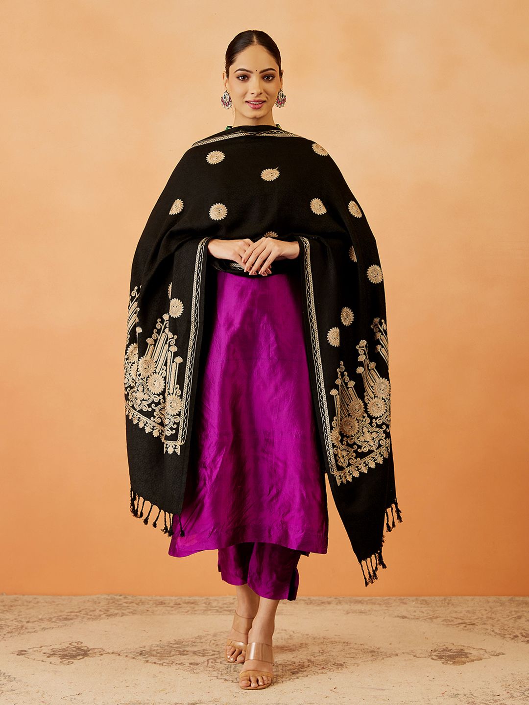 Dhiyona PA Women Floral Embroidered Shawl