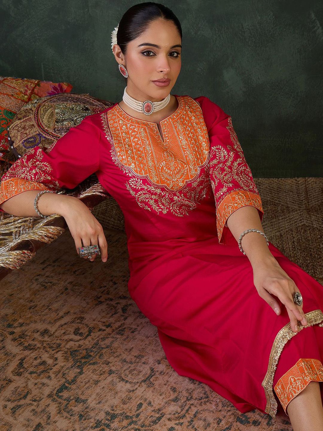 Dhiyona IE Women Floral Embroidered Kurta with Trousers