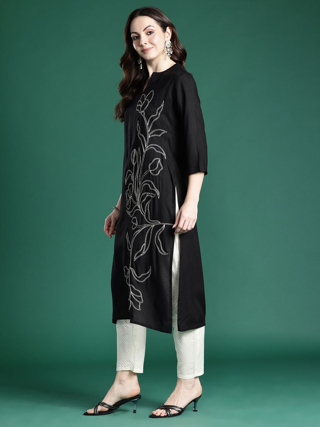 Dhiyona IE Floral Embroidered Thread Work Floral Kurta