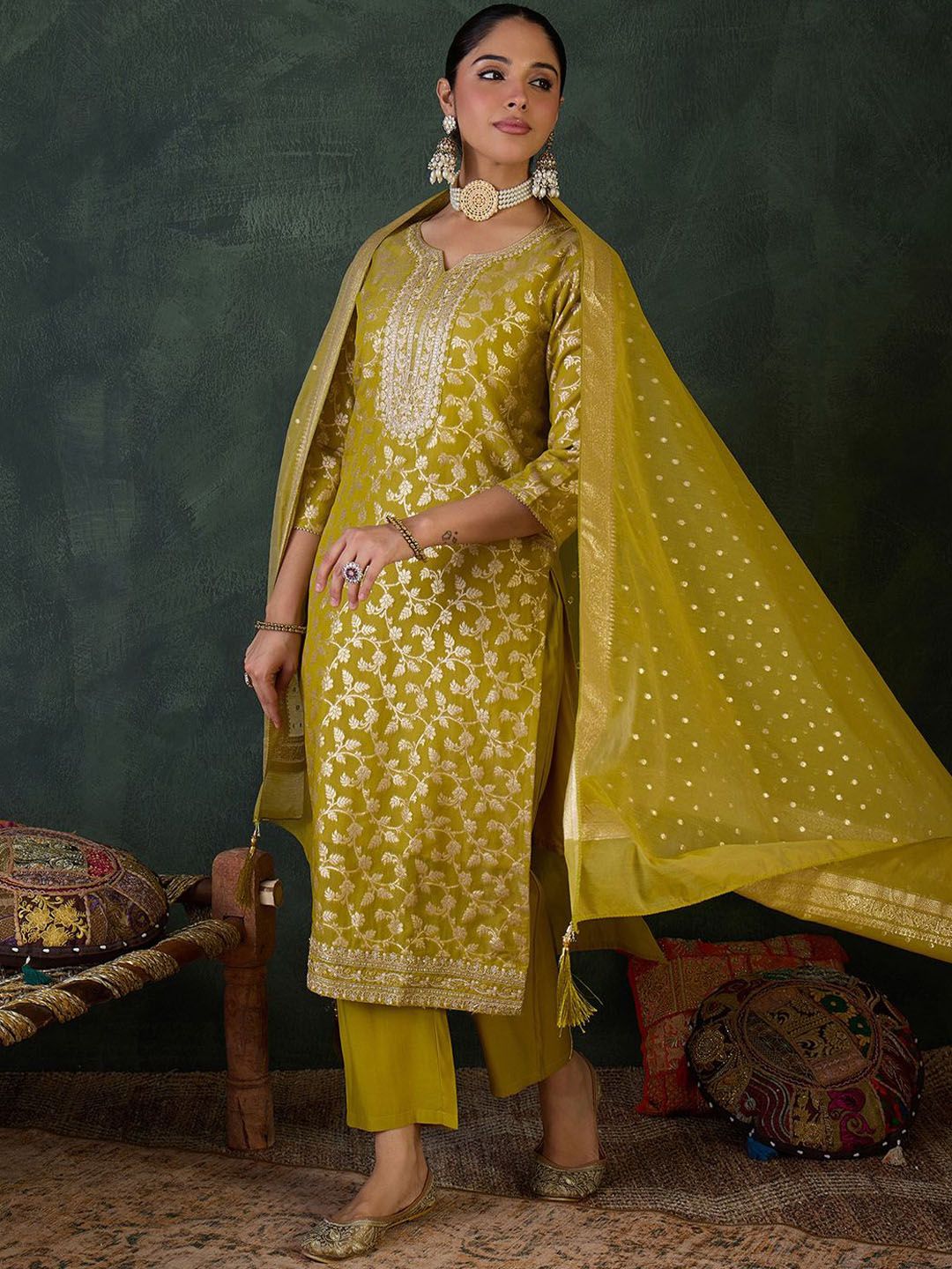 Dhiyona IE Women Floral Woven Design Sequinned Kurta Set With Dupatta