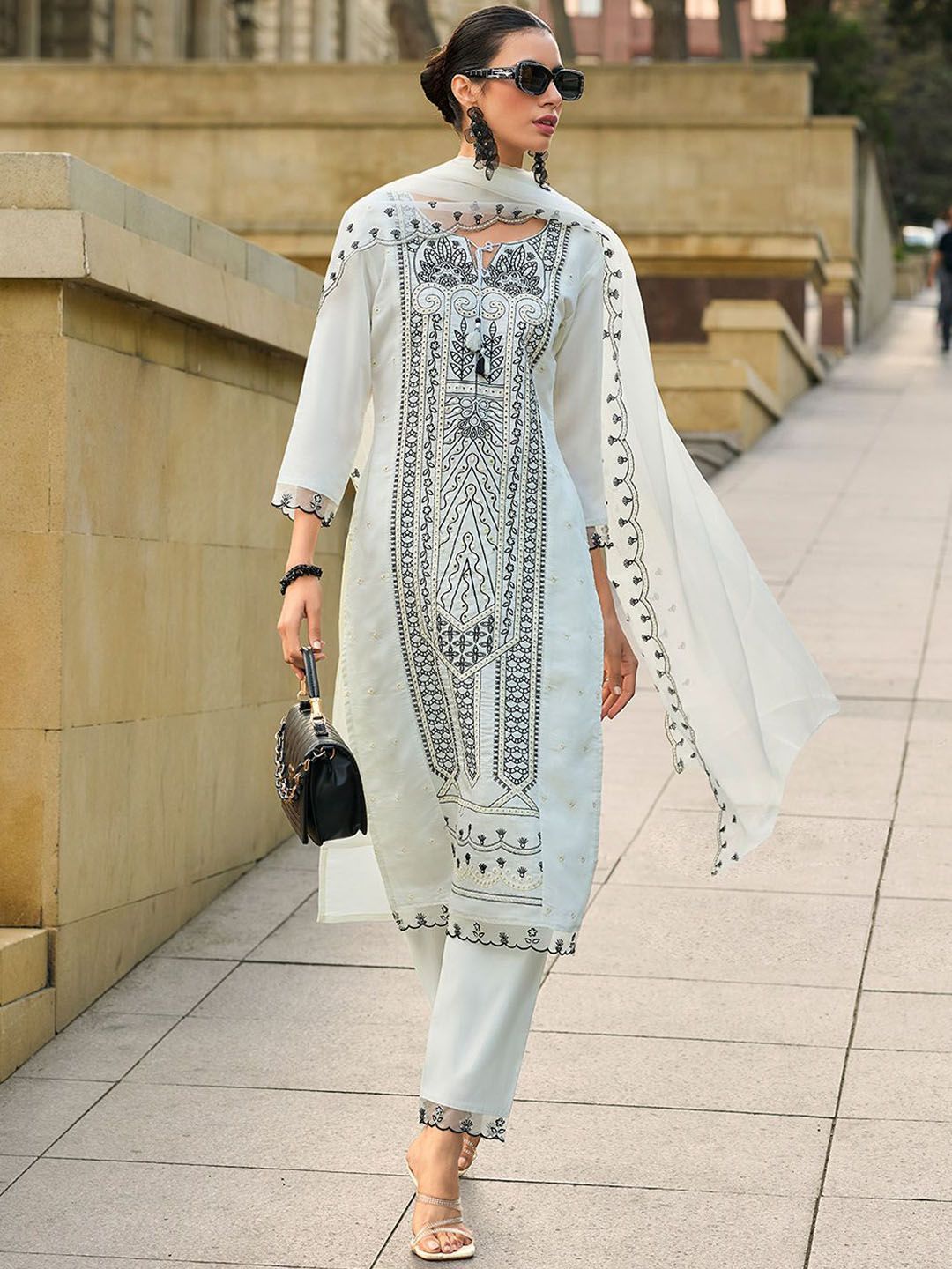 Women Floral Embroidered Kurta with Trousers & Dupatta