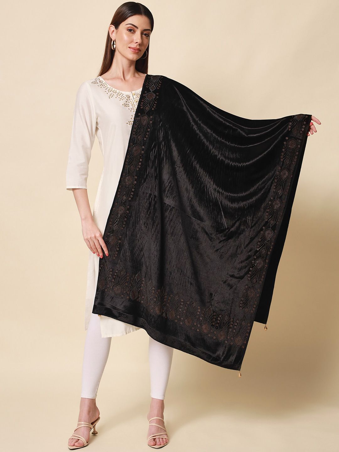 Dhiyona PA Women Black Solid Velvet Crystal Shawl