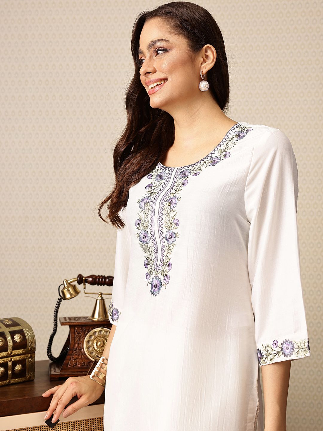 Dhiyona PD Women Floral Embroidered Regular Jashn Kurta with Trousers & With Dupatta