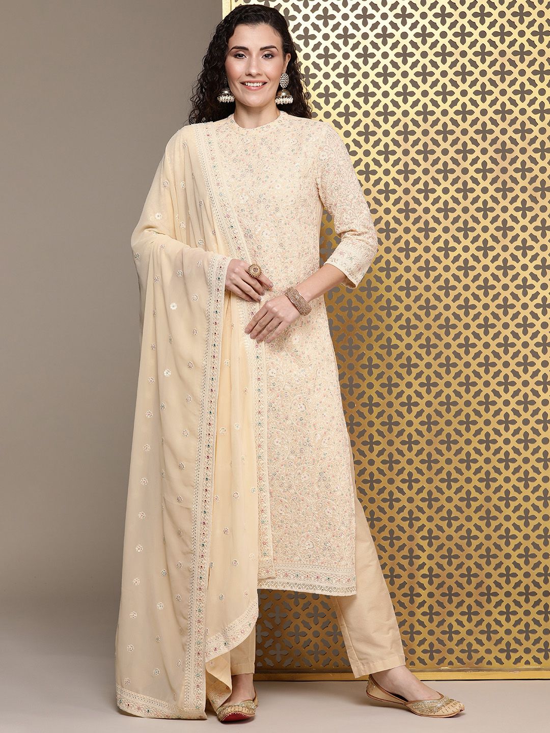 Dhiyona PD Women Women Jashn Floral Thread Work Sequined Kurta With Trousers & Dupatta