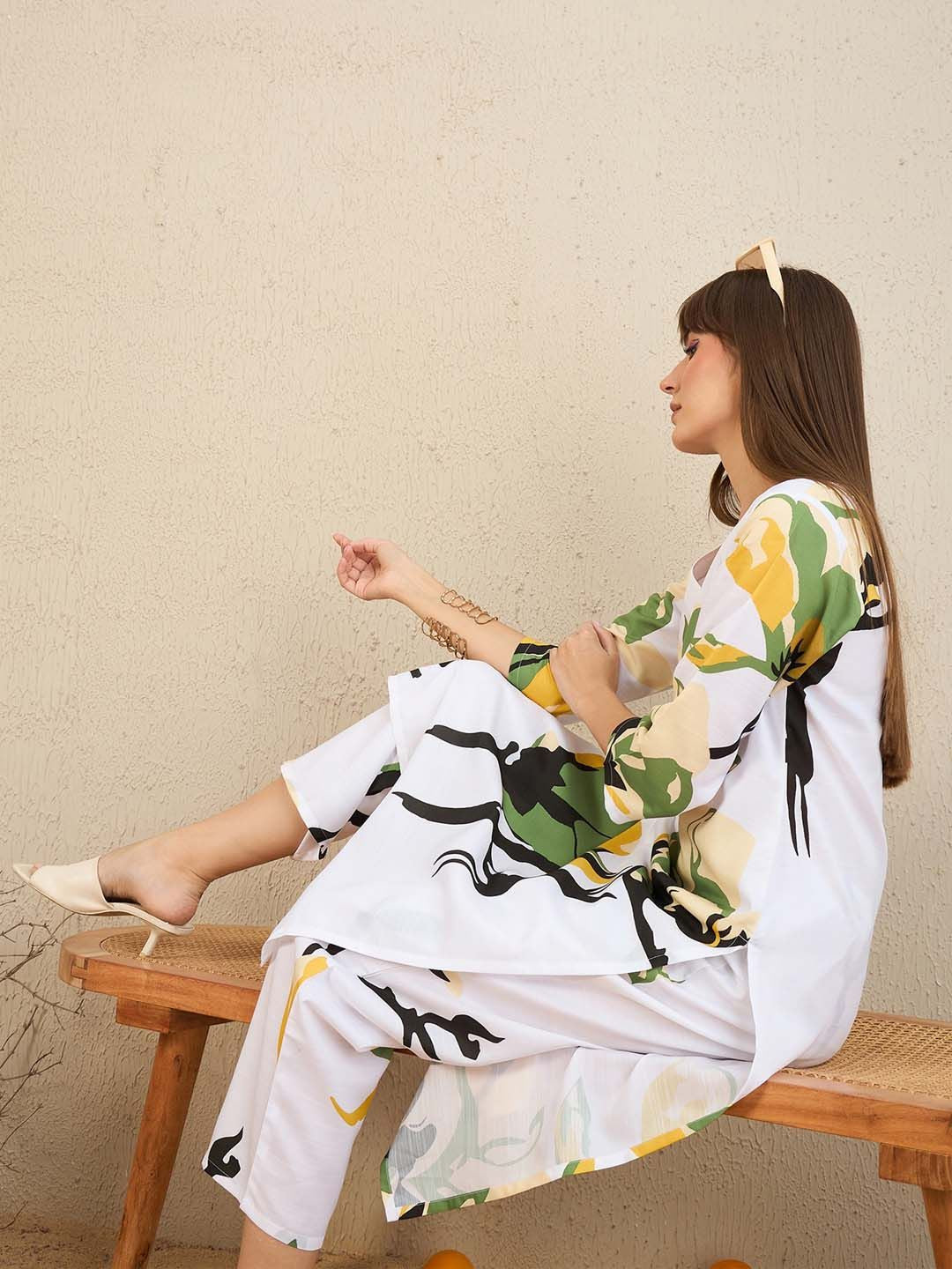 Dhiyona IE Floral Printed V Neck Straight Kurta With Trousers