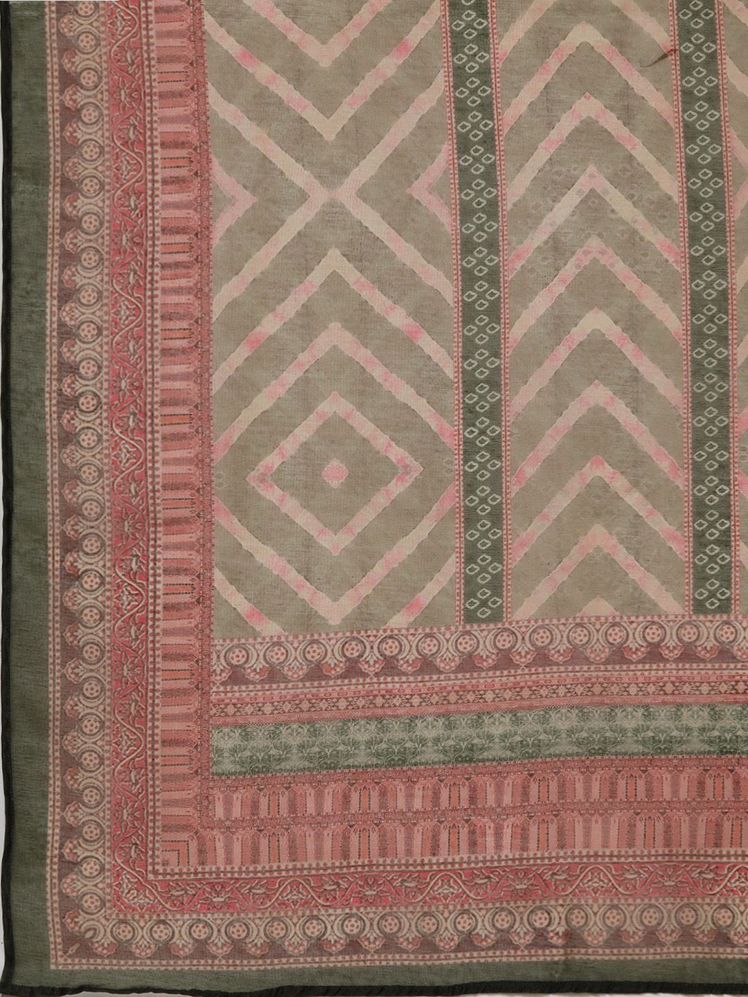 Dhiyona VA Women's Leheriya Striped Regular Kurta with Trousers & Dupatta