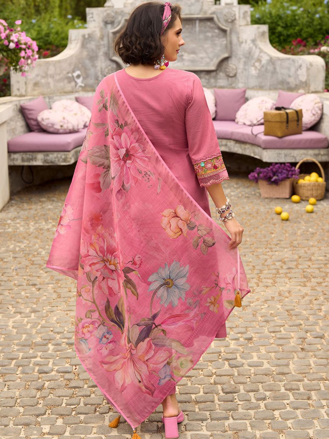 Women Floral Embroidered Thread Work Pure Cotton Kurta with Trousers & Dupatta