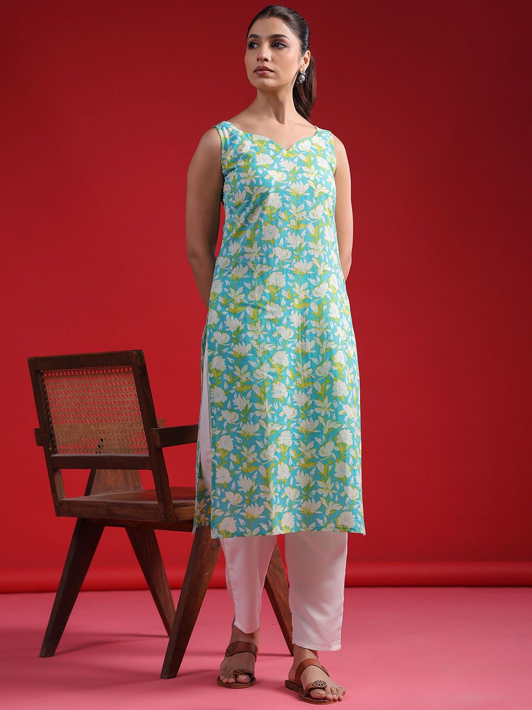 Dhiyona IE Floral Printed Sweetheart Neck Sleeveless Cotton Straight Kurtas